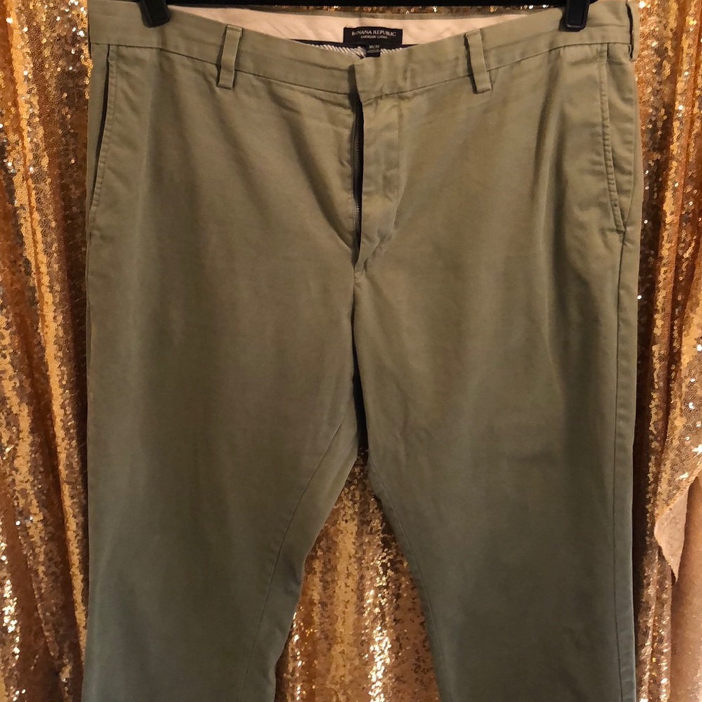 Olive Green Banana Republic Emerson Chino. 38/32.